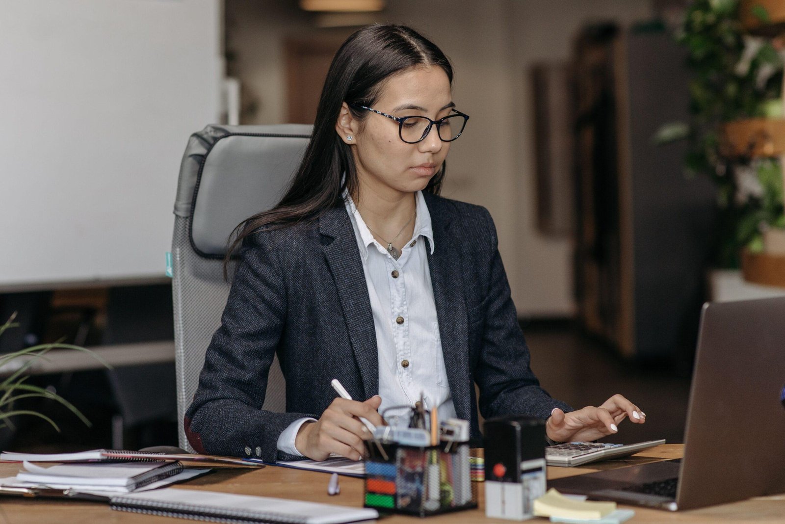 Entrepreneur working at a desk — remote bookkeeping for founders and growing businesses